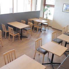 テーブル席は、お好みのレイアウトに変更可能