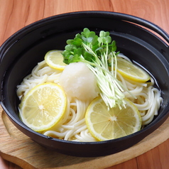 「幻」と言われる五島うどんを使用したレモンうどん★季節のおすすめです。の写真