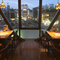 大人気！夜景が見える席で贅沢なひととき