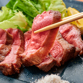 仙台名物の牛タン料理はもちろん、新鮮な旬の鮮魚や地元の厳選食材を使った料理も豊富にご用意。炭火で丁寧に焼いた牛タンは、噛むほどにあふれる旨味と香ばしさで至福の時間を演出します。贅沢な味覚を心ゆくまでお楽しみください♪