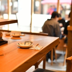 お一人様でゆったりお過ごしいただくのも、少人数でゆったりとお話いただくのも◎リラックスしてお過ごしください。