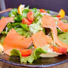 スモークサーモンのマリネ風サラダ