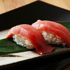 階段盛り寿司が名物！豪快ビジュアルの海鮮居酒屋