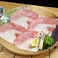 一番良い状態のお肉を厳選して仕入れております。日替りで希少部位もございます。