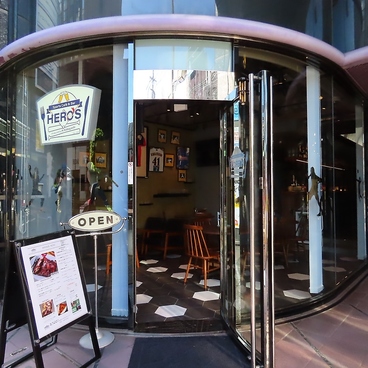 HERO'S ヒーローズ スポーツ カフェ&バー 新橋の雰囲気1