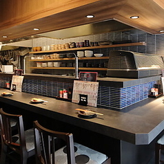 【1階：カウンター席】お一人様歓迎！気軽にご利用いただけるカウンター席。お仕事帰りのチョイ飲みにもご利用頂けます♪