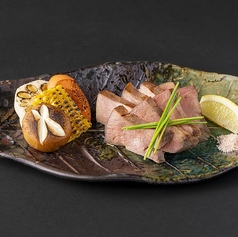 厚切り牛タンの藁焼き