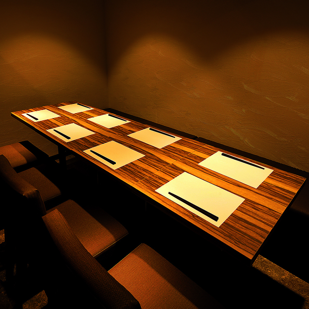 落ち着きある雰囲気の和空間個室は各種宴会に最適です。