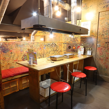 ホルモン酒場サラリーマン 中央町店の雰囲気1