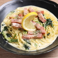 料理メニュー写真&nbsp;ベーコンとほうれん草のレモンクリームパスタ