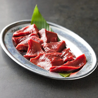 青森県から直送される新鮮なラム肉を使用。