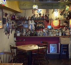 テキーラやメスカルの瓶を観ながらお好みの銘柄を探すのも良し！