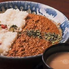 C．豚ひき肉と唐辛子の薬膳カレー