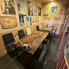 美味しい御食事とお酒を囲んで、心温まる時間をお楽しみいただけます。飲み放題コースも充実しており、10名様までお座り頂ける団体席もご用意♪