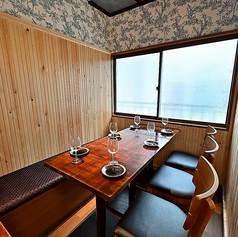 炭火焼きとアジアン料理の絶妙な融合を楽しめるお店です。厳選された素材を使用し、炭火焼きで香ばしく仕上げた料理が自慢。◇神田 秋葉原 淡路町 居酒屋 インド タイ 宴会 飲み放題 女子会 記念日 誕生日◇