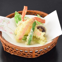 ずわい蟹と旬野菜の天ぷら