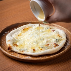4種チーズのはちみつピザ