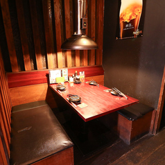 掘りごたつが苦手な方はソファータイプのBOX席もご用意ございます。