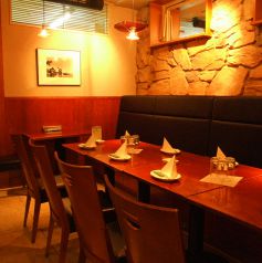 12名様まで貸切で半個室も利用出来ます。