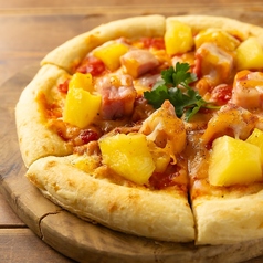 パイナップルとベーコンのピザ