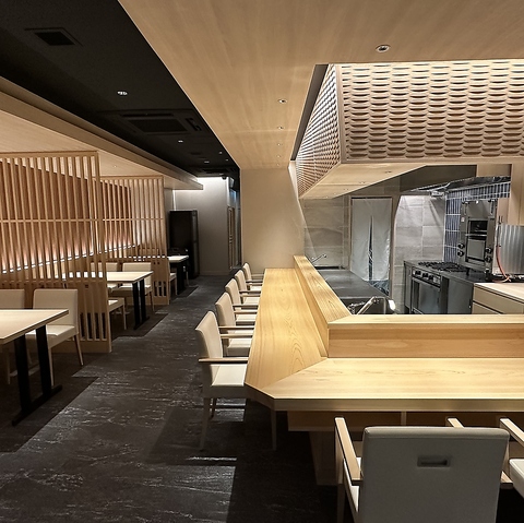 洗練された和空間で、市場直送の旬素材と職人技が織りなす懐石をご堪能下さい。