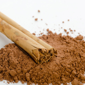 【シナモン】シナモンはシンナムアルデヒドの力で血行を促進し、冷え性やむくみを改善。この巡り改善が美肌とアンチエイジングをサポートします。また、血糖値のコントロールを助け、抗菌・集中力向上にも役立つ、温活スパイスです。