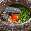 料理メニュー写真&nbsp;炭薫る鶏ひき肉めし～味噌漬け蘭王卵のせ～