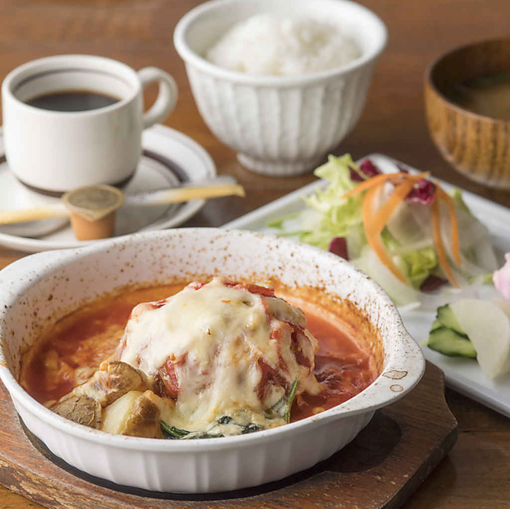 ☆火曜日から土曜日のランチタイムも大人気！お電話にてお席のご予約も承っております☆