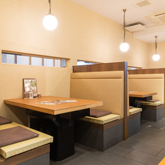 ６名×１席ございます。