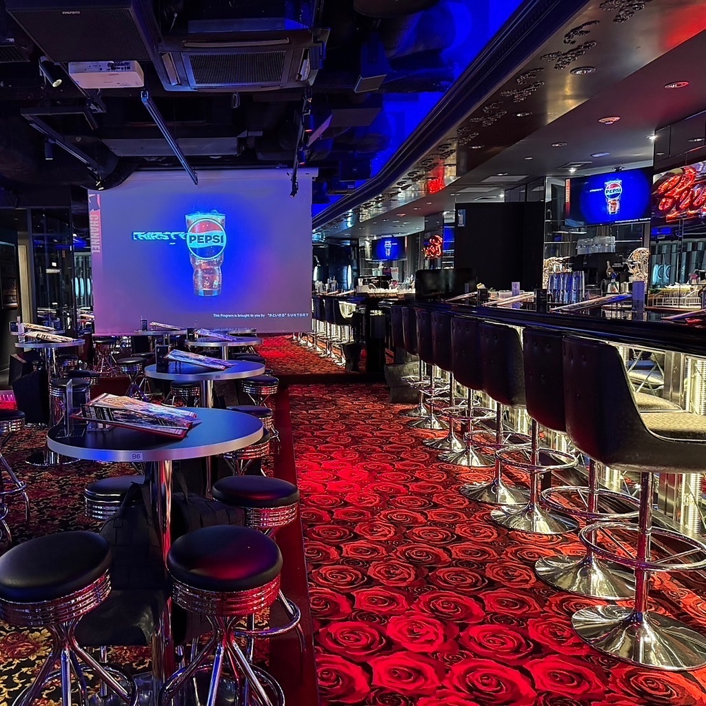 オシャレな大人空間が広がるメインフロアは最大100名様までOK