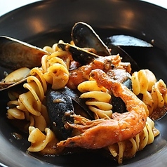 海老とムール貝のトマトソースパスタ
