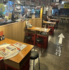 6～8名席が1つ。4名席が3つ。あります！団体様でのご利用も可能！