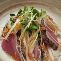 【季節限定】初鰹の土佐造り香味野菜たっぷり和風仕立て