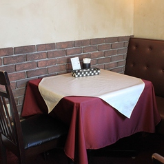  Appetitoの【2名様・テーブル席】♪ゆったりとした空間になっており大切な時間を過ごすにはぴったりのお席となっています！【デート】などに是非お使いください♪