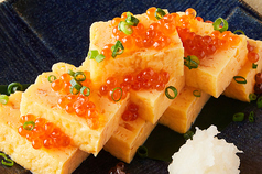 厚焼き玉子いくら乗せ