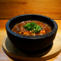 豆腐丸ごと！ダイナミックに仕上げる「石焼き麻婆豆腐」