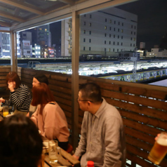 駅も一望でき、外で飲みたい方におすすめです