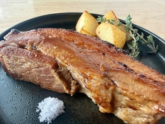 やわらか厚切り豚バラのロースト