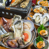 当店は全席喫煙可能！お席を立たずに、美味しい牡蠣や海鮮浜焼き、お酒とともに煙草をゆったりとお楽しみいただけます。愛煙家の集まる飲み会や各種ご宴会にもぴったり。気兼ねなく至福のひとときをどうぞ。