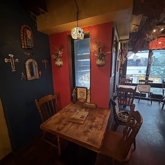 窓際のお席では夜空を見上げながらのお食事をお楽しみいただけます★☆