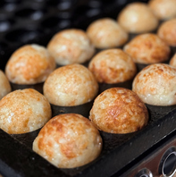 自慢のたこ焼きは店内で焼き上げ!!