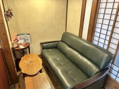 【１階席】ゆったりとしたソファーが魅力のお席