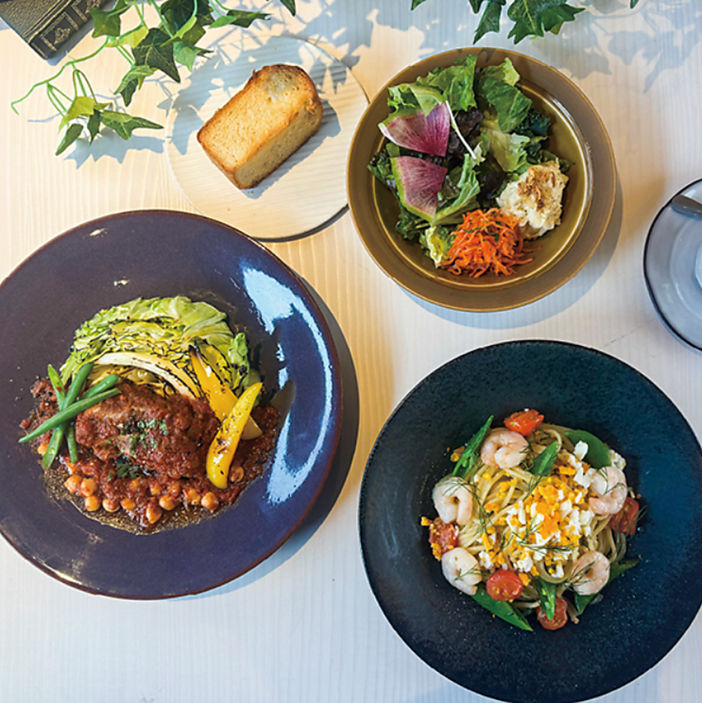 旬の食材を使った月替わりランチは「メインランチ」と「パスタランチ」の2種類をご用意。