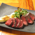 料理メニュー写真&nbsp;本日のおすすめ黒毛和牛と牛ハラミの2種盛り合わせ