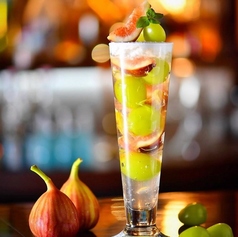 シャインマスカットとイチジクのパフェの写真