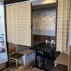 個室にできるプライベート空間。完全個室ではないですが、すだれによって個室に！プライベート感◎。ご家族、仲間内でお楽しみください。