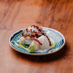 羅臼産つぶの刺身、たこ足の刺身 各