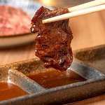 どんどん亭は「タレ」が旨い！伝統を守りつつ、創業47年から進化し続けるタレは醤油/味噌/辛口の3種