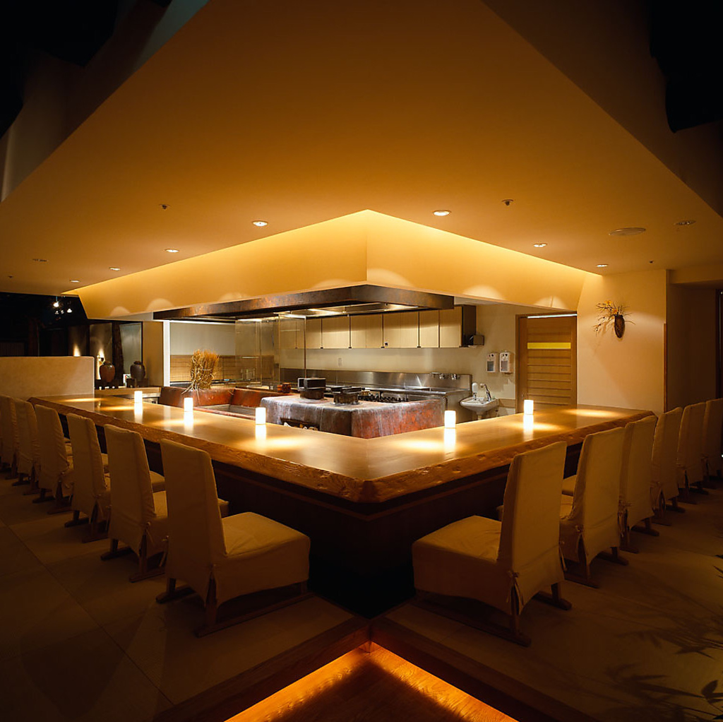 仙台駅前徒歩2分。集合解散にも便利な好立地。人数やシーンに応じた多彩なお席あります。