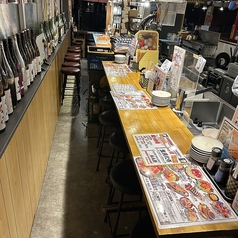 カウンターは基本4名様。お友達や近い距離でもいい方となら6名様まで入れます！